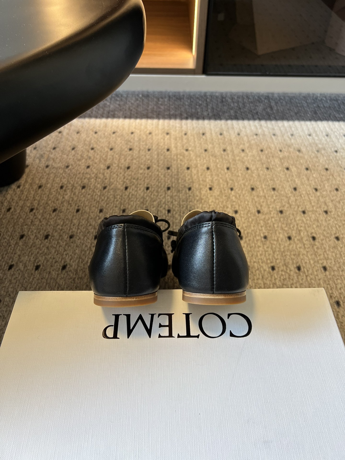 Cotem*26ss早春新款蝴蝶结芭蕾舞鞋把南法的慵懒穿在脚上～细腻皮革包裹圆头鞋型，波浪边鞋口温柔又精