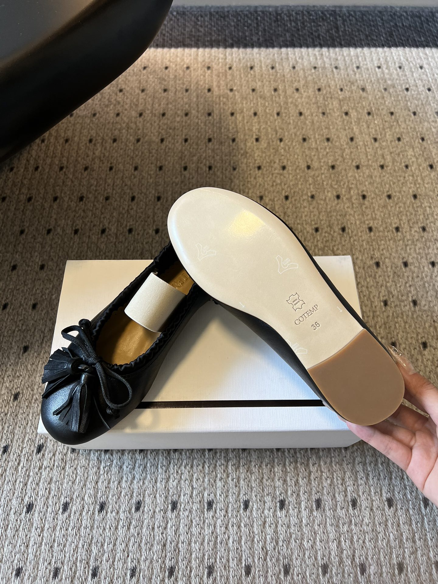 Cotem*26ss早春新款蝴蝶结芭蕾舞鞋把南法的慵懒穿在脚上～细腻皮革包裹圆头鞋型，波浪边鞋口温柔又精