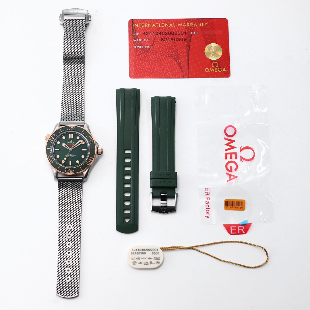 升级升级！ER升级版【钛壳青铜金007】到货！ 复古与时尚的新碰撞！ 青铜金表圈搭配钛金属表壳表带,配以复古绿色表盘,将复古雅致的运动风格体现的淋漓尽致！ 全网性价比最高！细节拉满！42mm钛表壳搭载独家定制8806一体机芯,走时稳定,外观功能与原版一致！不易氧化掉色,全新工艺升级表带,下单即赠送同款绿色氟胶带一副！欢迎品鉴👏