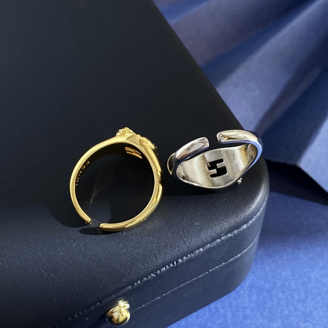 Fendi 芬迪Fendi个性 轻奢镶钻圆形镂空双F字母光面开口戒指 黄铜材料 戒指重约3.93g