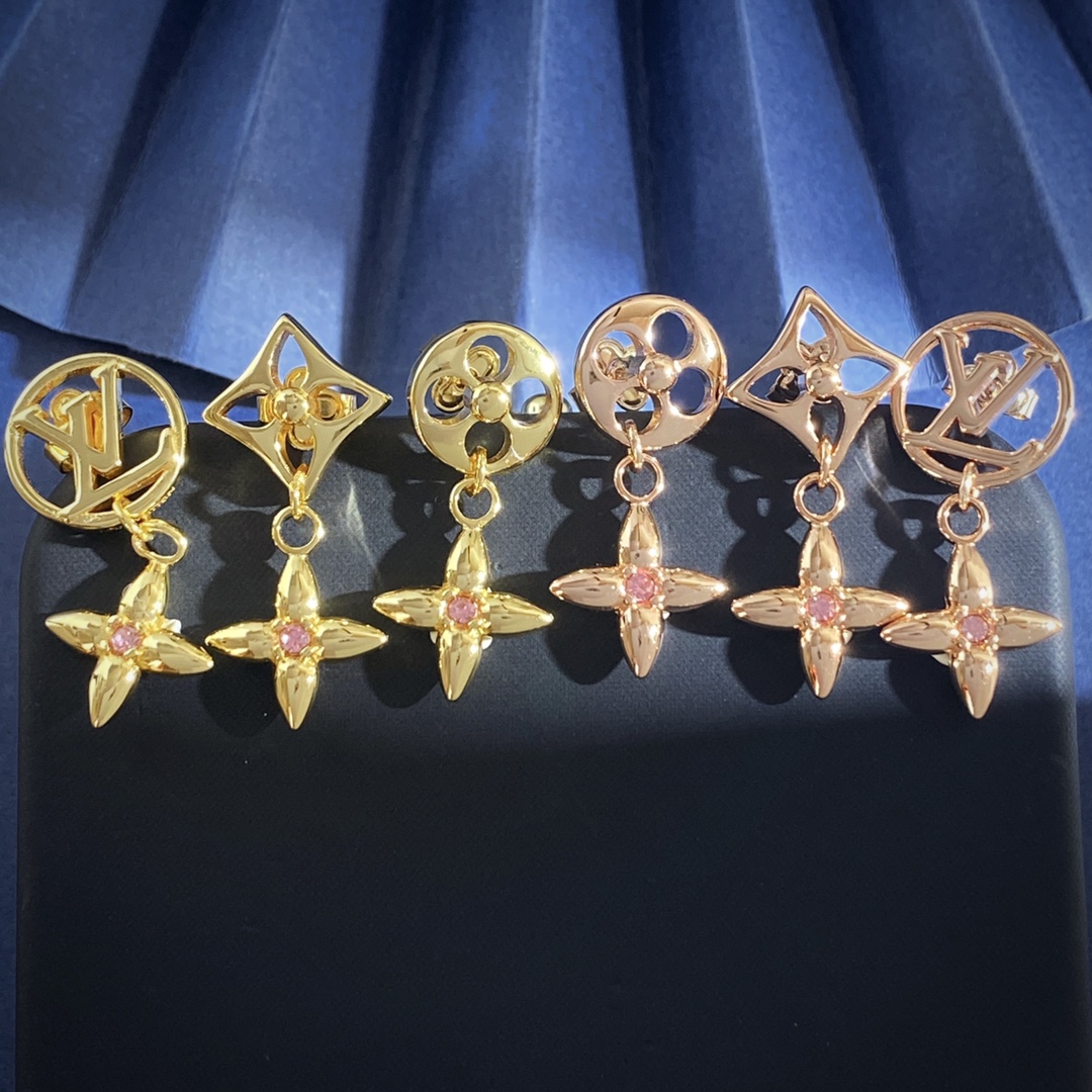 Louis Vuitton LV路易威登 老花金属光面镂空圆形四叶花菱形十字花镂空LV字母吊镶单颗粉钻十字菱形花三件套耳钉 黄铜材质 三件套耳钉约重10