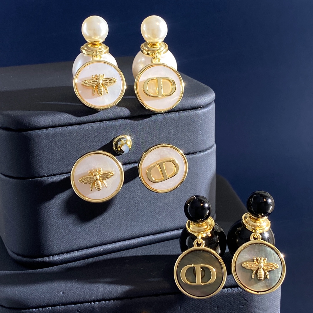 Dior 迪奥DIOR百搭 通勤风几何圆形白贝壳贴光面CD字母小蜜蜂AB配耳钉