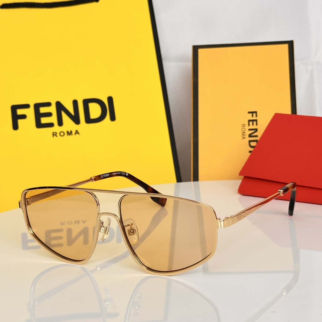 ‼️FENDI几何风镜创意．双层镜独特设计时尚精致的几何造型，在复古怀旧中带有俐落阳刚的风采，突破传统的