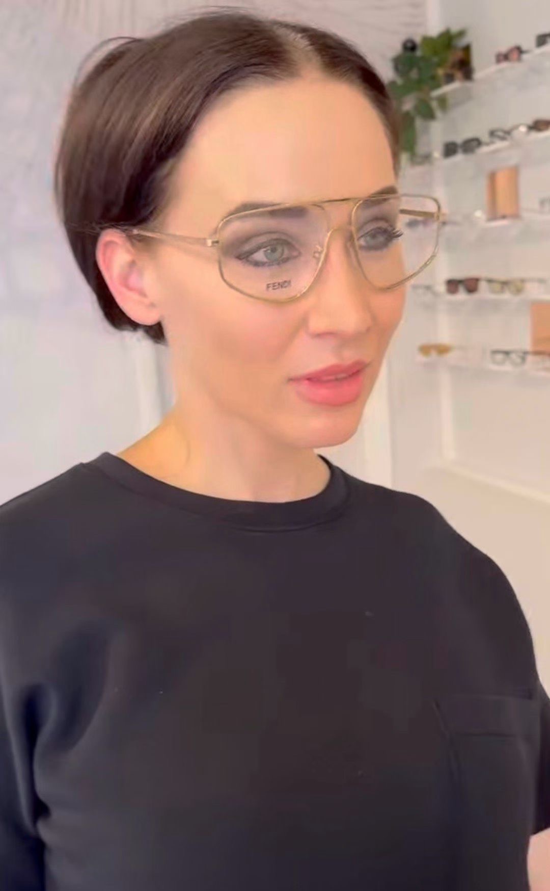 ‼️ 模特图 FENDI几何风镜创意．双层镜独特设计时尚精致的几何造型，在复古怀旧中带有俐落阳刚的风采，