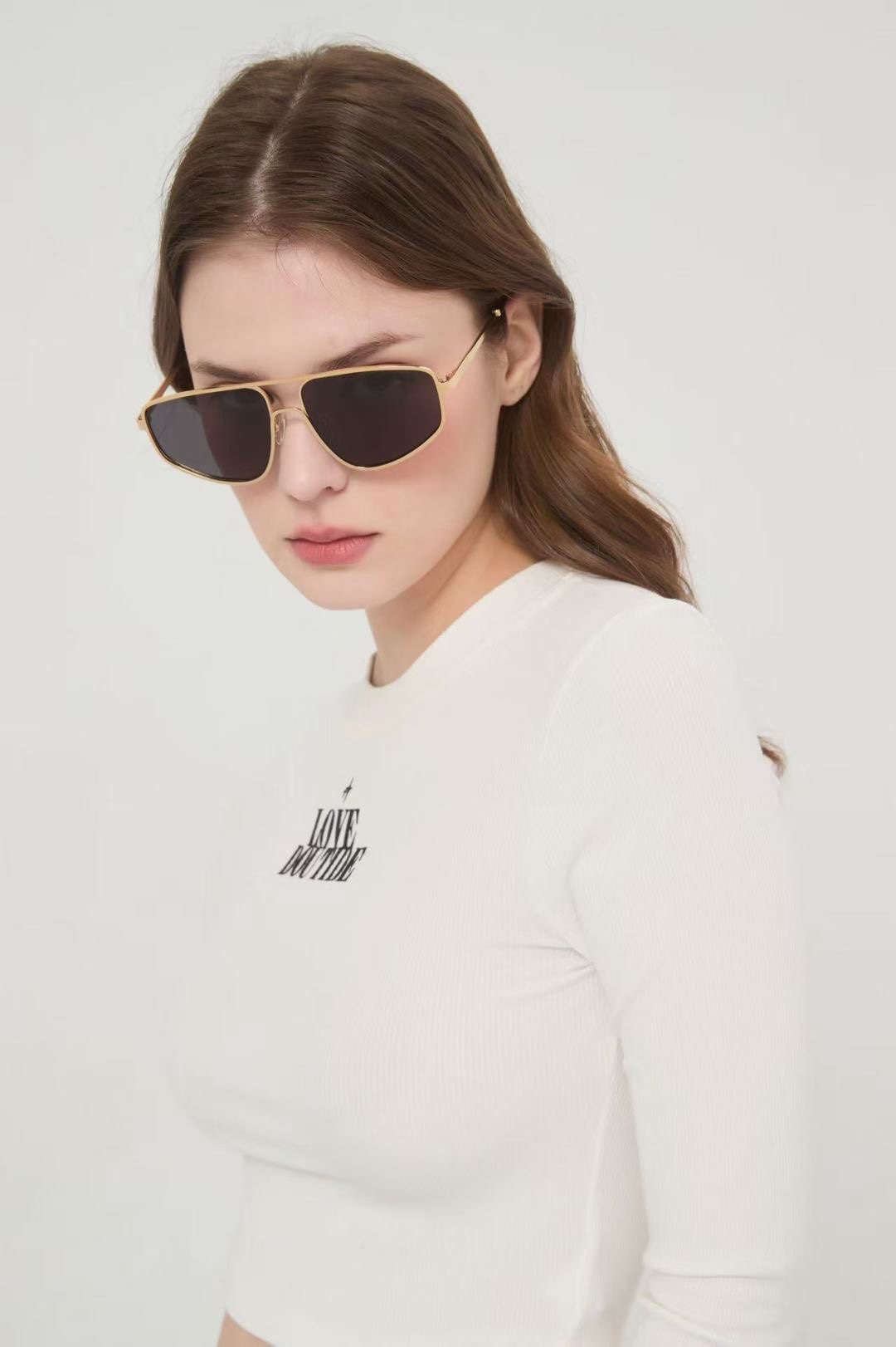 ‼️ 模特图 FENDI几何风镜创意．双层镜独特设计时尚精致的几何造型，在复古怀旧中带有俐落阳刚的风采，