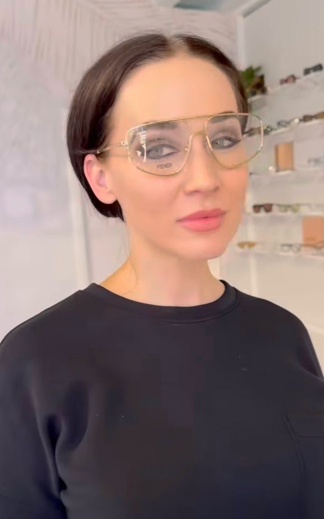 ‼️ 模特图 FENDI几何风镜创意．双层镜独特设计时尚精致的几何造型，在复古怀旧中带有俐落阳刚的风采，