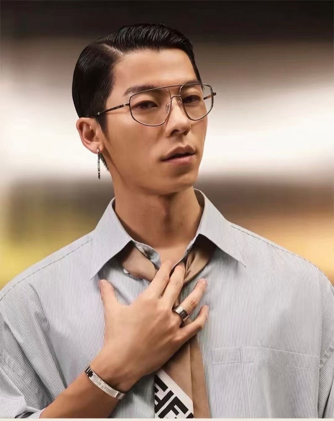 ‼️ 模特图 FENDI几何风镜创意．双层镜独特设计时尚精致的几何造型，在复古怀旧中带有俐落阳刚的风采，