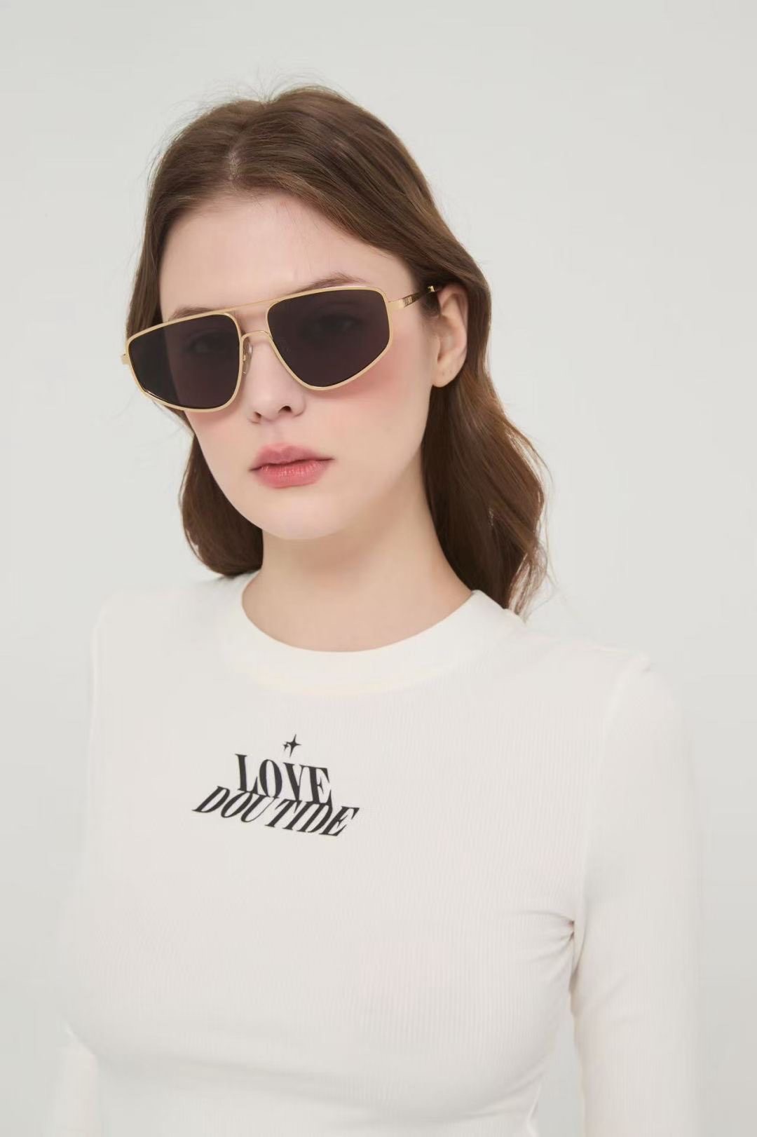 ‼️ 模特图 FENDI几何风镜创意．双层镜独特设计时尚精致的几何造型，在复古怀旧中带有俐落阳刚的风采，