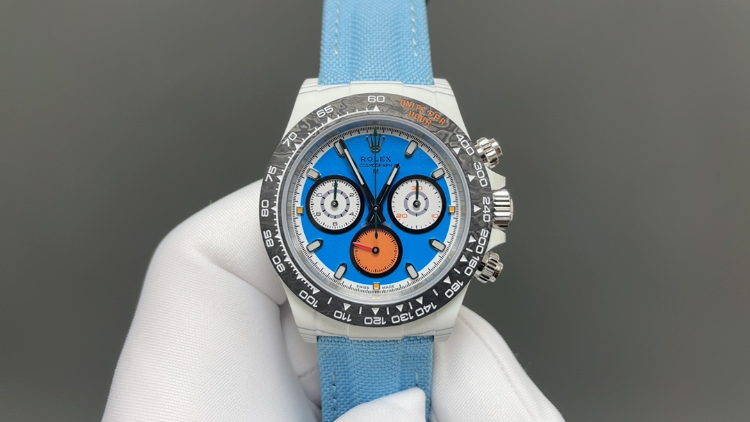 NO:858148,HEH carbon fiber Diw modified customized version ① Movement Dandong movement, hollow 4802 movement. The diameter of the watch is 40MM, which is the same size as the ordinary Daytona. The whole watch weighs about 50 grams.  ③The entire watch case is made of imported composite carbon fiber material. The carbon fiber material is a new type of material with timeless black, white, and yellow colors. The overall texture is very elegant and luxurious. Carbon fiber is soft on the outside and rigid on the inside. It is lighter than metal aluminum, stronger than steel, and has corrosion resistance. The texture of the case is changeable, and each carbon fiber watch will show different textures due to different cutting methods, making it a unique existence.  ④The strap is designed with Velcro, the front is made of imported nylon, the back is made of cowhide, and the buckle is also made of carbon fiber, cowhide19860909HEH碳纤维Diw改装定制版 ①机芯丹东机芯,镂空4802机芯 腕表直径为40MM,和普通的迪通拿尺寸都一样.整表重约50克, ③表壳整体采用进口复合碳纤维材质,碳钎维材质是一种新型材料,颜色为永不过时的黑色和白色,黄色,整体的纹路十分典雅、奢华.碳纤维外柔内刚,质量比金属铝轻,强度却高于钢铁,并且具有耐腐蚀.表壳纹理多变,并且每一枚碳纤维腕表会因切割方式有别而展现出不同的纹路,成为独一无二的存在. ④表带是魔术贴的设计,正面进口尼龙材质,背面牛皮材质,表扣材质同样为碳纤维,,cowhide,Watch