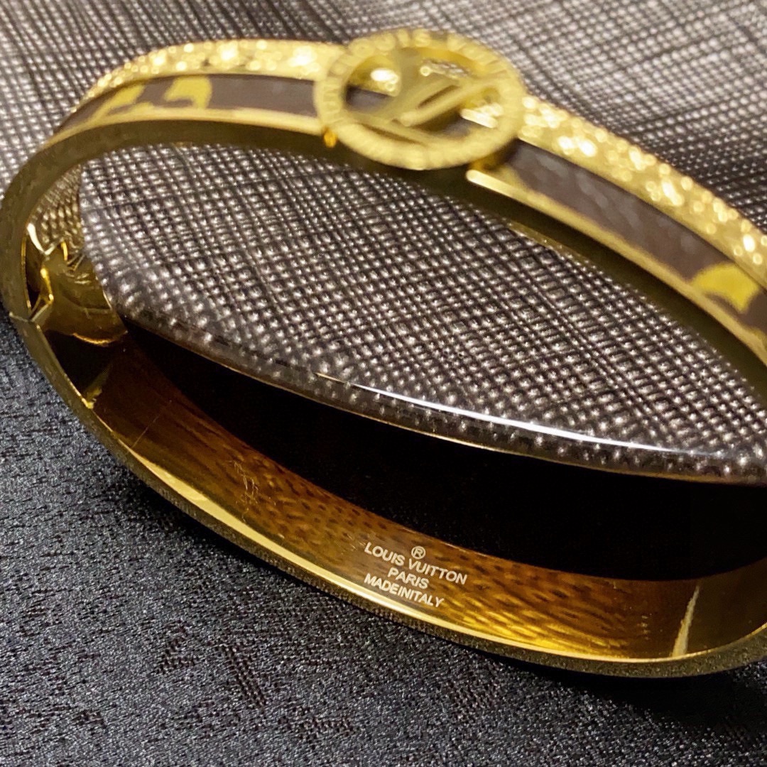 Louis Vuitton 新品 LV中性款手镯 Louis Vuitton 路易威登 一致材质 火 设计独特 前卫
