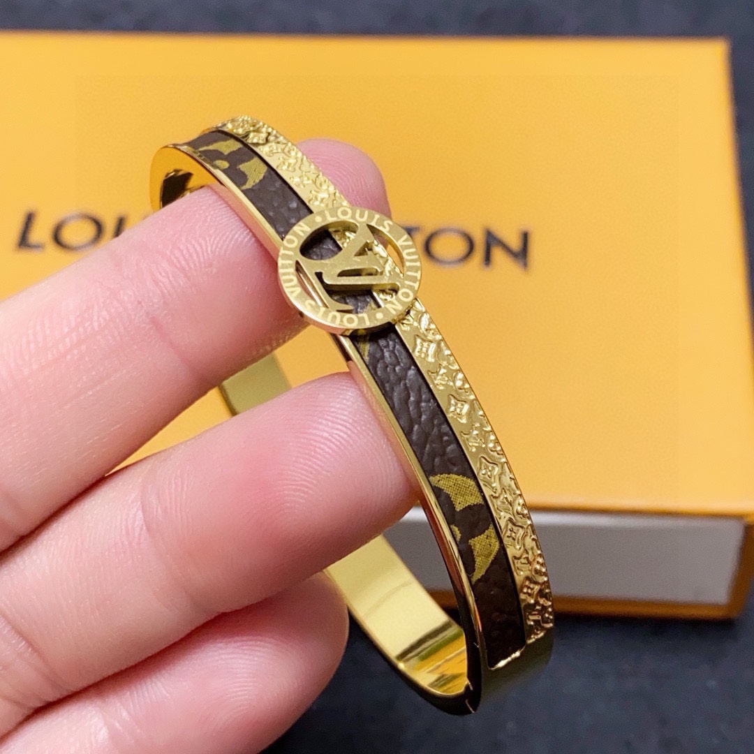Louis Vuitton 新品 LV中性款手镯 Louis Vuitton 路易威登 一致材质 火 设计独特 前卫
