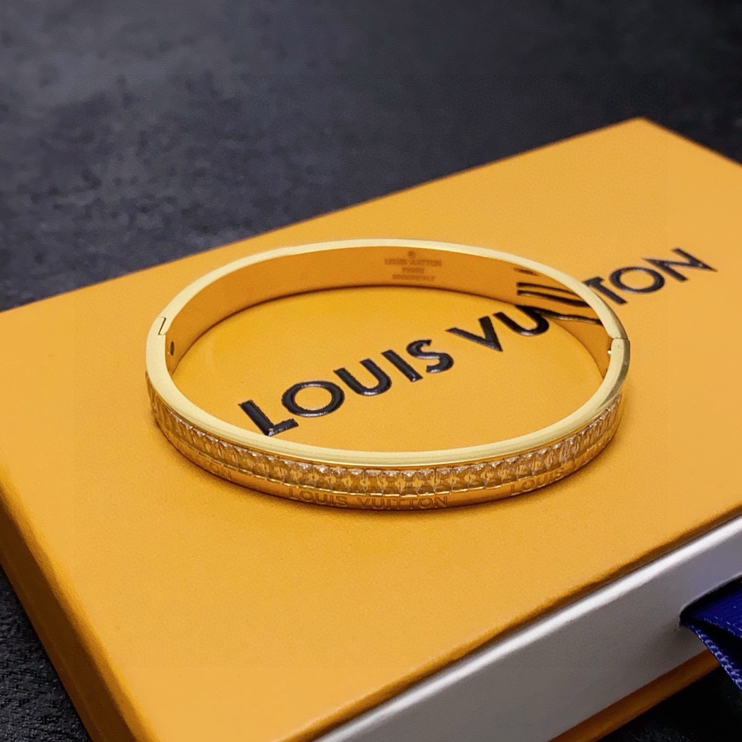 Louis Vuitton 新品 LV字母中性款满钻手镯 Louis Vuitton 路易威登 一致材质 火 设计独特 前卫