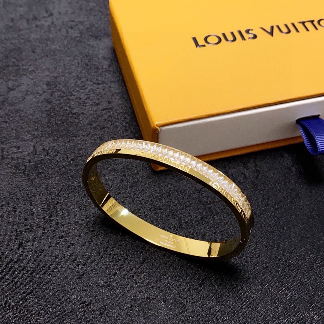 Louis Vuitton 新品 LV字母中性款满钻手镯 Louis Vuitton 路易威登 一致材质 火 设计独特 前卫