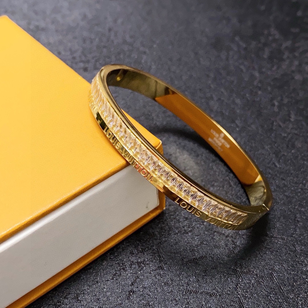 Louis Vuitton 新品 LV字母中性款满钻手镯 Louis Vuitton 路易威登 一致材质 火 设计独特 前卫