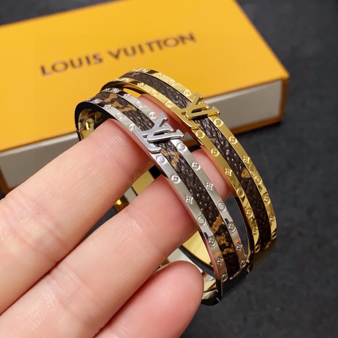 Louis Vuitton 新品 LV印花皮革手镯 Louis Vuitton 路易威登 一致材质 火 设计独特 前卫