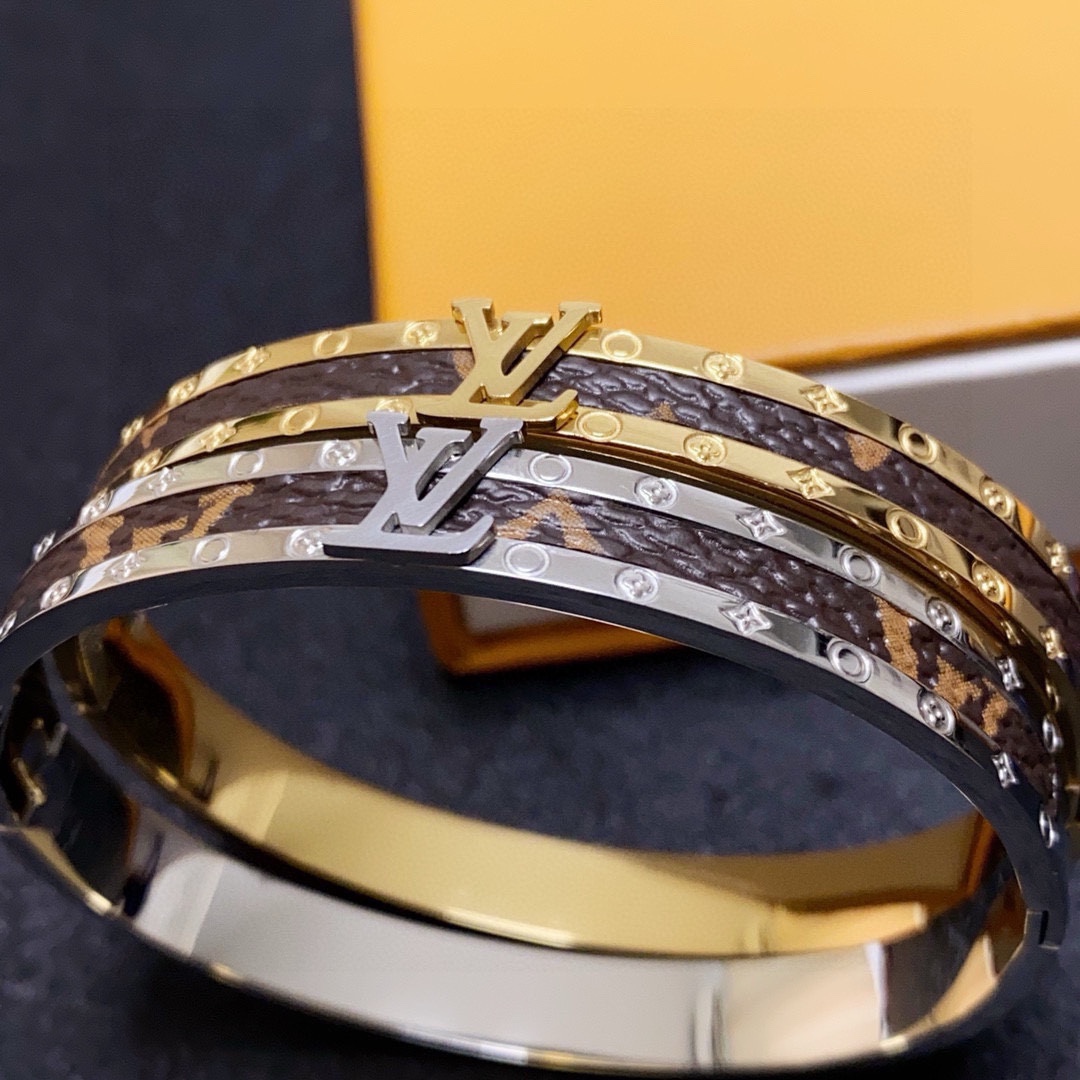 Louis Vuitton 新品 LV印花皮革手镯 Louis Vuitton 路易威登 一致材质 火 设计独特 前卫