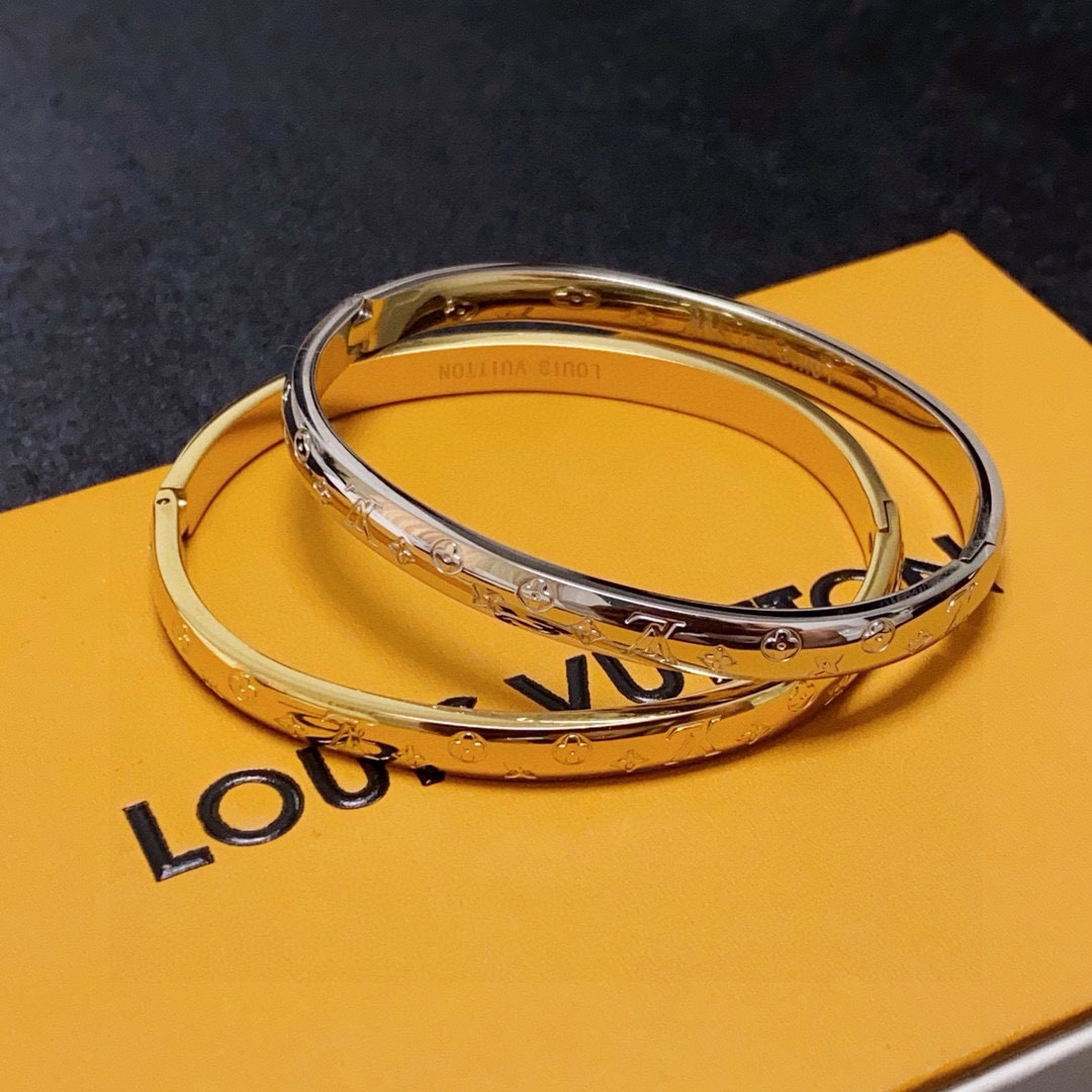 Louis Vuitton 新品 LV手镯 Louis Vuitton 路易威登 一致材质 火 设计独特 前卫