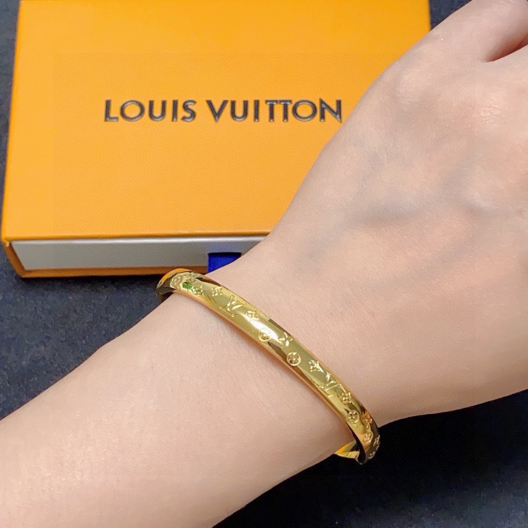 Louis Vuitton 新品 LV手镯 Louis Vuitton 路易威登 一致材质 火 设计独特 前卫