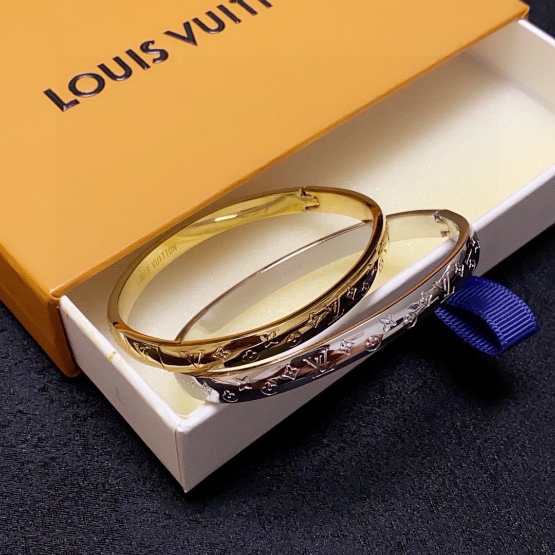 Louis Vuitton 新品 LV手镯 Louis Vuitton 路易威登 一致材质 火 设计独特 前卫