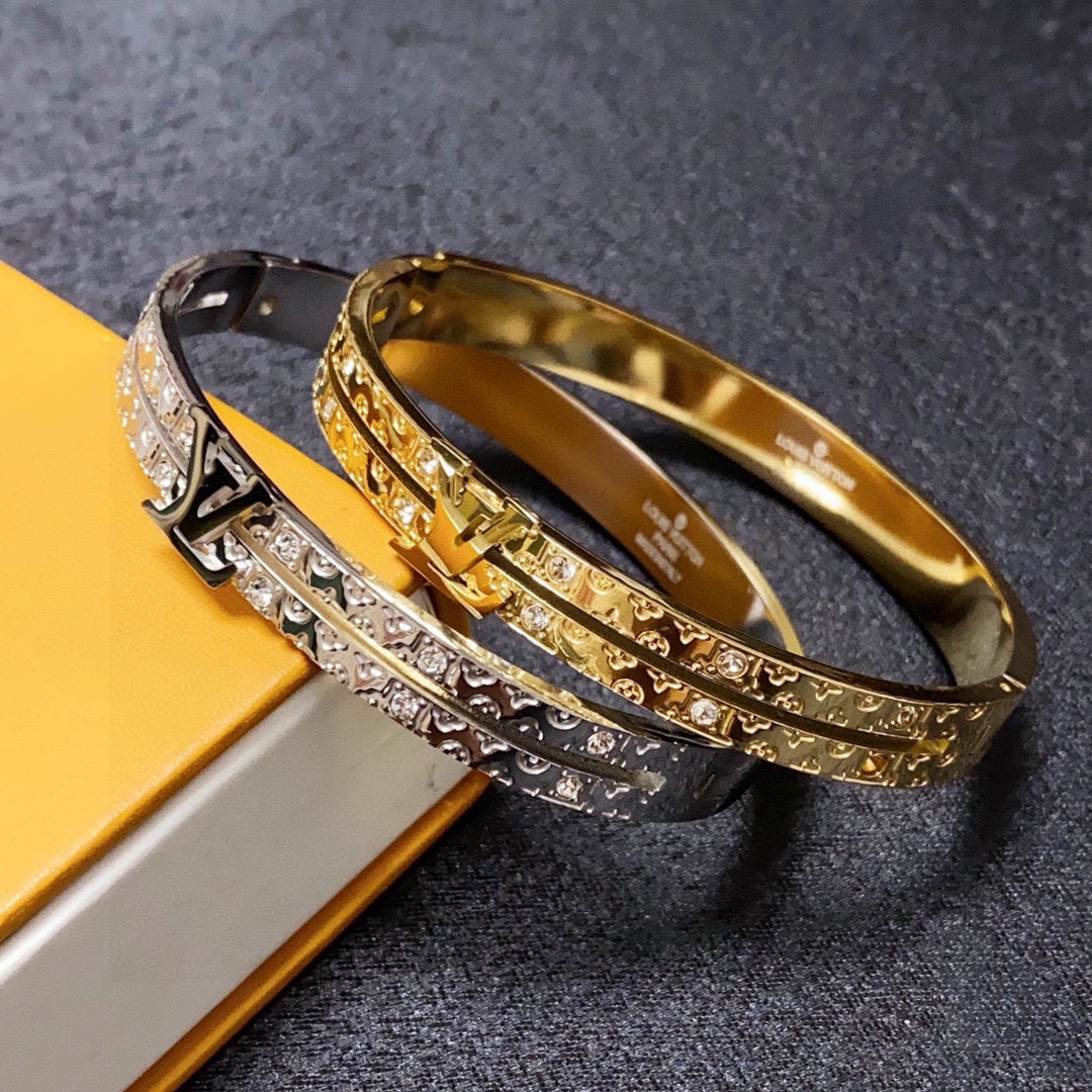 Louis Vuitton 新品 LV中性款镶钻雕刻手镯 Louis Vuitton 路易威登 一致材质 火 设计独特 前卫