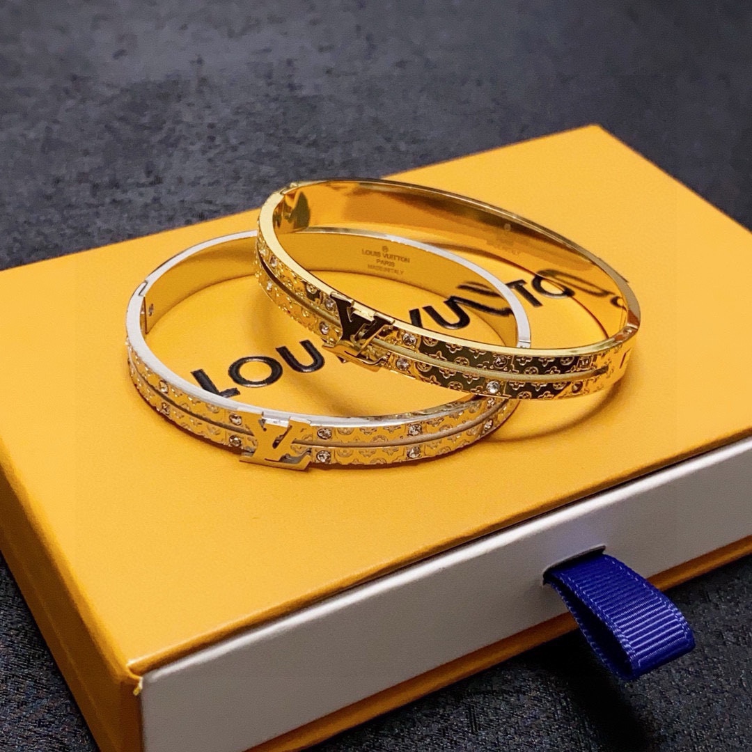 Louis Vuitton 新品 LV中性款镶钻雕刻手镯 Louis Vuitton 路易威登 一致材质 火 设计独特 前卫