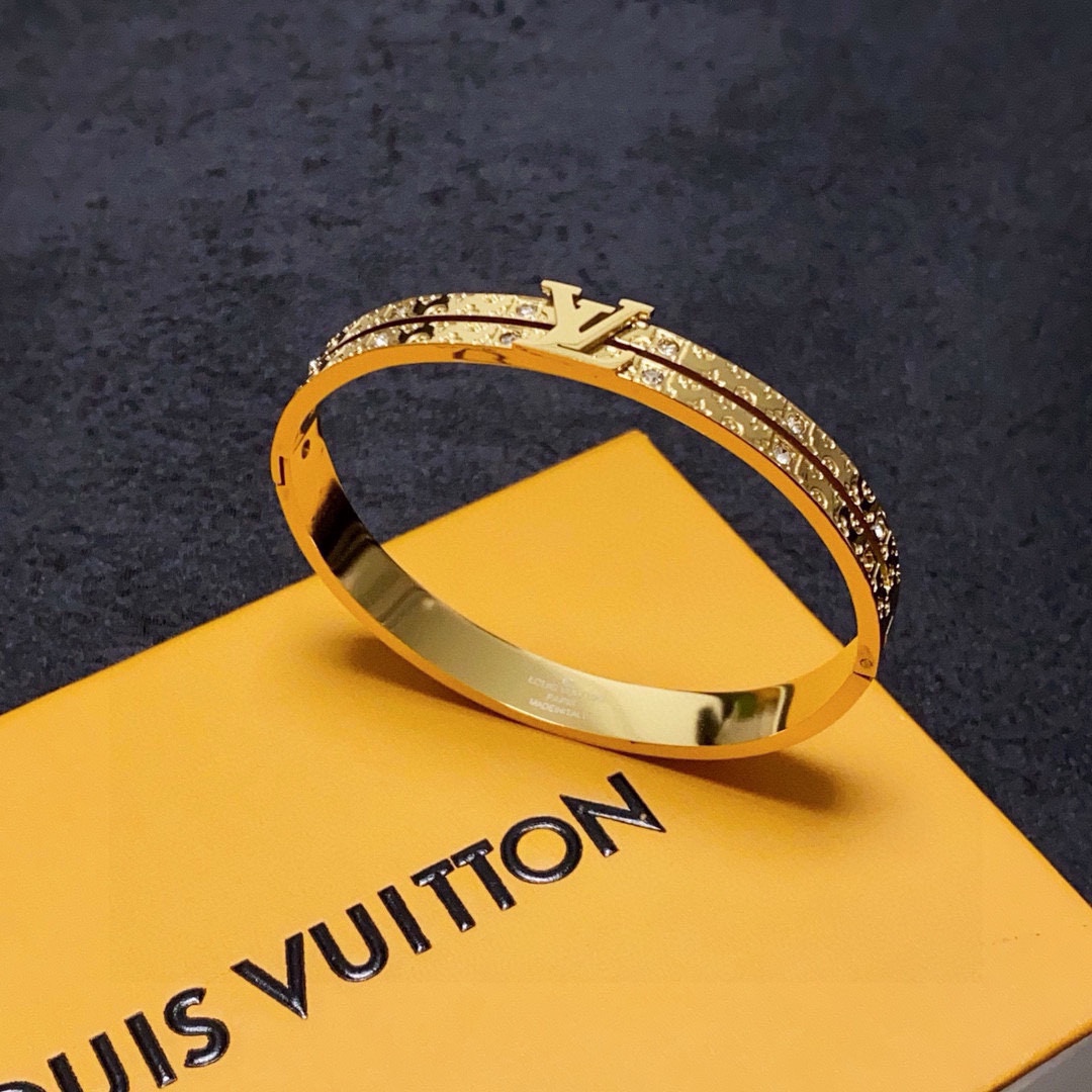 Louis Vuitton 新品 LV中性款镶钻雕刻手镯 Louis Vuitton 路易威登 一致材质 火 设计独特 前卫