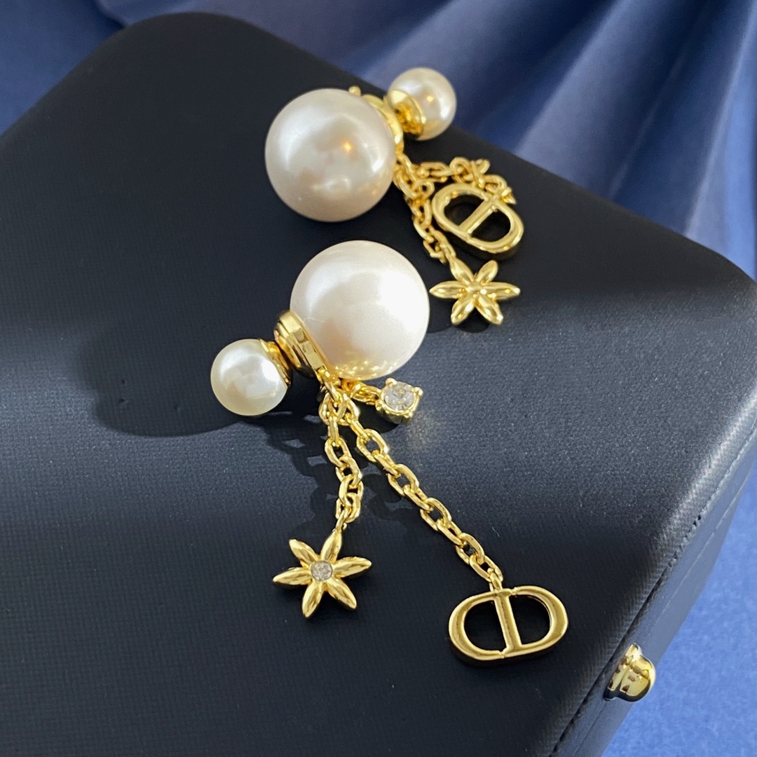 Dior 迪奥DIOR百搭 气质前后挂大小珍珠吊长短不一三链条光面CD字母六芒星钻流苏耳环耳钉 黄铜材料镀金 黄金色 重约9
