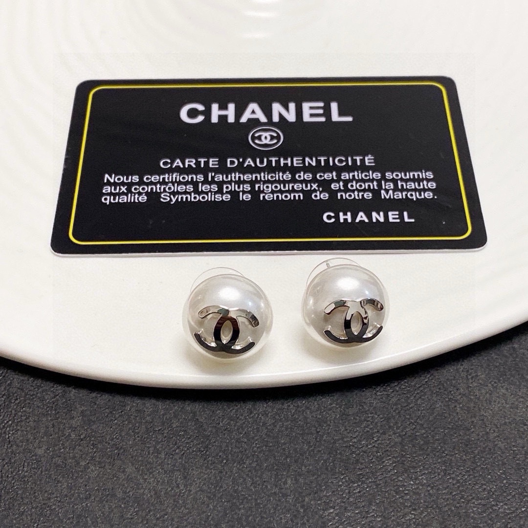 Chanel 小香双C珍珠耳环 设计不张扬 不能更美了 LG 质量杠杠滴 识货的亲们看过来