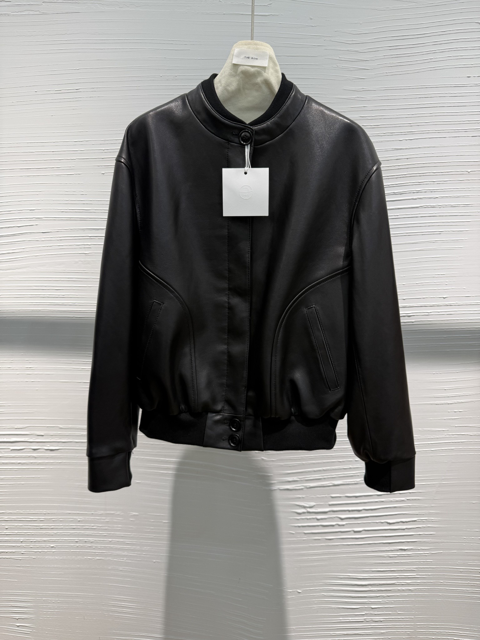 NO:784954,The row 2026ss early spring series uncoated fleshy sheepskin jacket imported from Italy for customers, minimalist version, neat, versatile S/xl black, Hermès-clothing, hermes, jackets & coats, sheepskin,19860909The row 2026ss早春系列 意大利进口客供系列无涂层肉感绵羊皮外套 极简版型,利索,百搭 S/xl 黑色,爱马仕-服装,hermes,jackets & coats,sheepskin,,Women's clothing