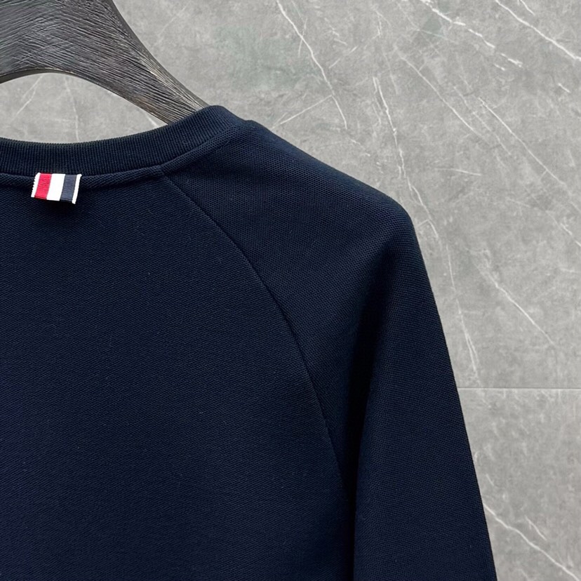 THOM BROWNE 汤姆布朗 TB 网眼朱地色织新配色卫衣，休闲圆领卫衣 \n码数：1-5 颜色：灰