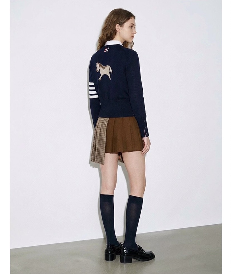 六扣女款\nTHOM BROWNE 汤姆布朗 TB 🌺限定版小马嵌花六扣🌺女款🌺开衫 \n码数：0.1.