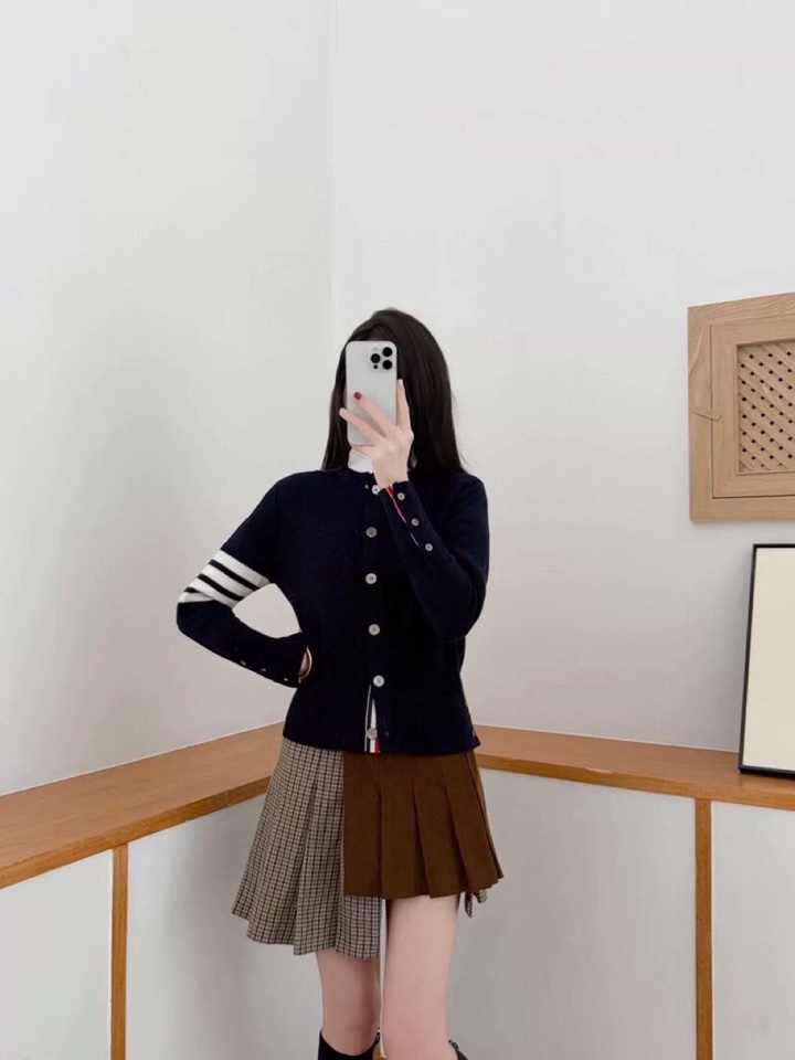六扣女款\nTHOM BROWNE 汤姆布朗 TB 🌺限定版小马嵌花六扣🌺女款🌺开衫 \n码数：0.1.