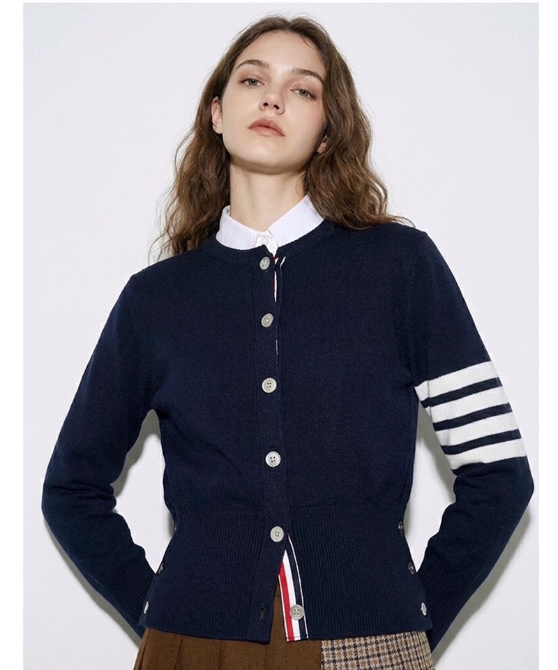 六扣女款\nTHOM BROWNE 汤姆布朗 TB 🌺限定版小马嵌花六扣🌺女款🌺开衫 \n码数：0.1.