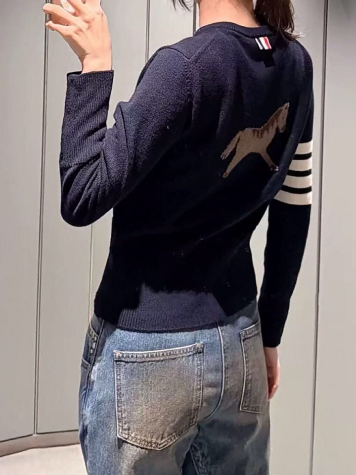 六扣女款\nTHOM BROWNE 汤姆布朗 TB 🌺限定版小马嵌花六扣🌺女款🌺开衫 \n码数：0.1.