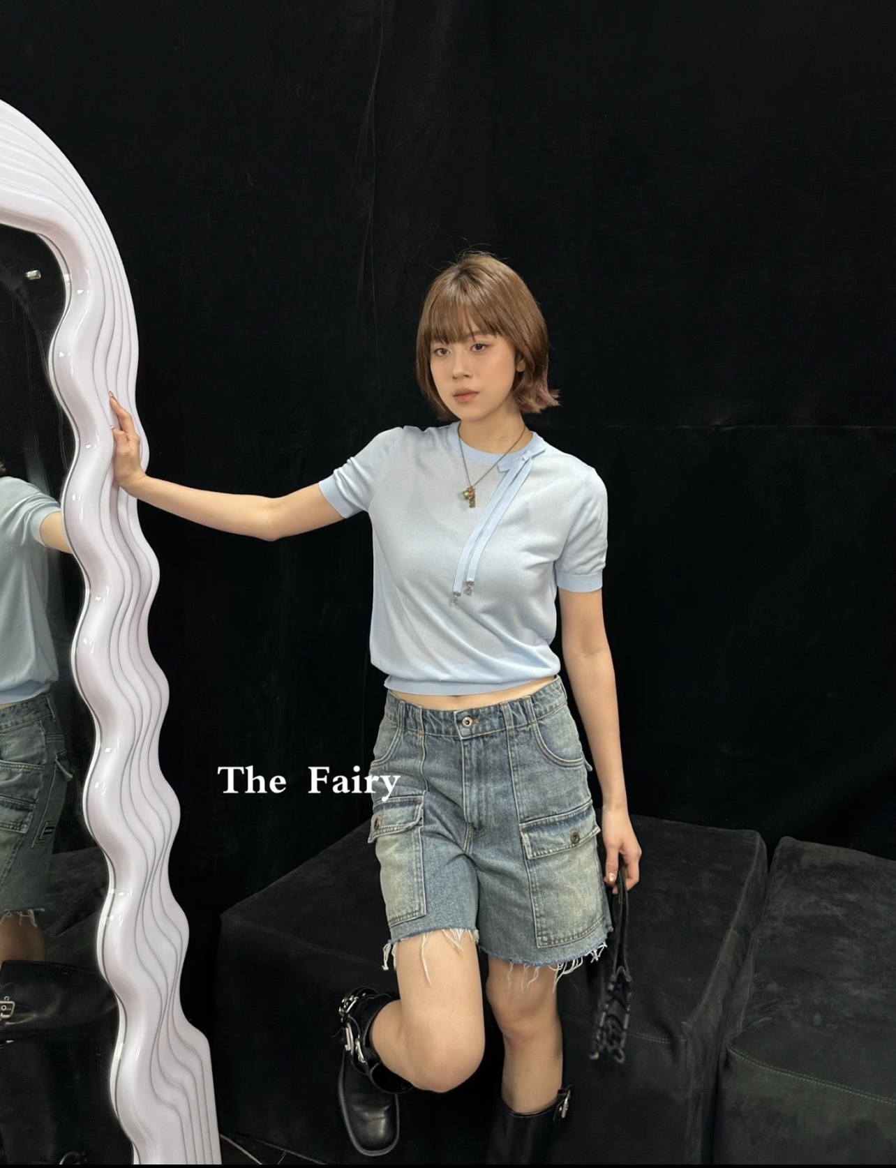 Miu 26春夏新款 工装牛仔短裤 复古做旧质感超有范!多口袋设计实用又时髦，宽松版型+毛边裤脚 随性又