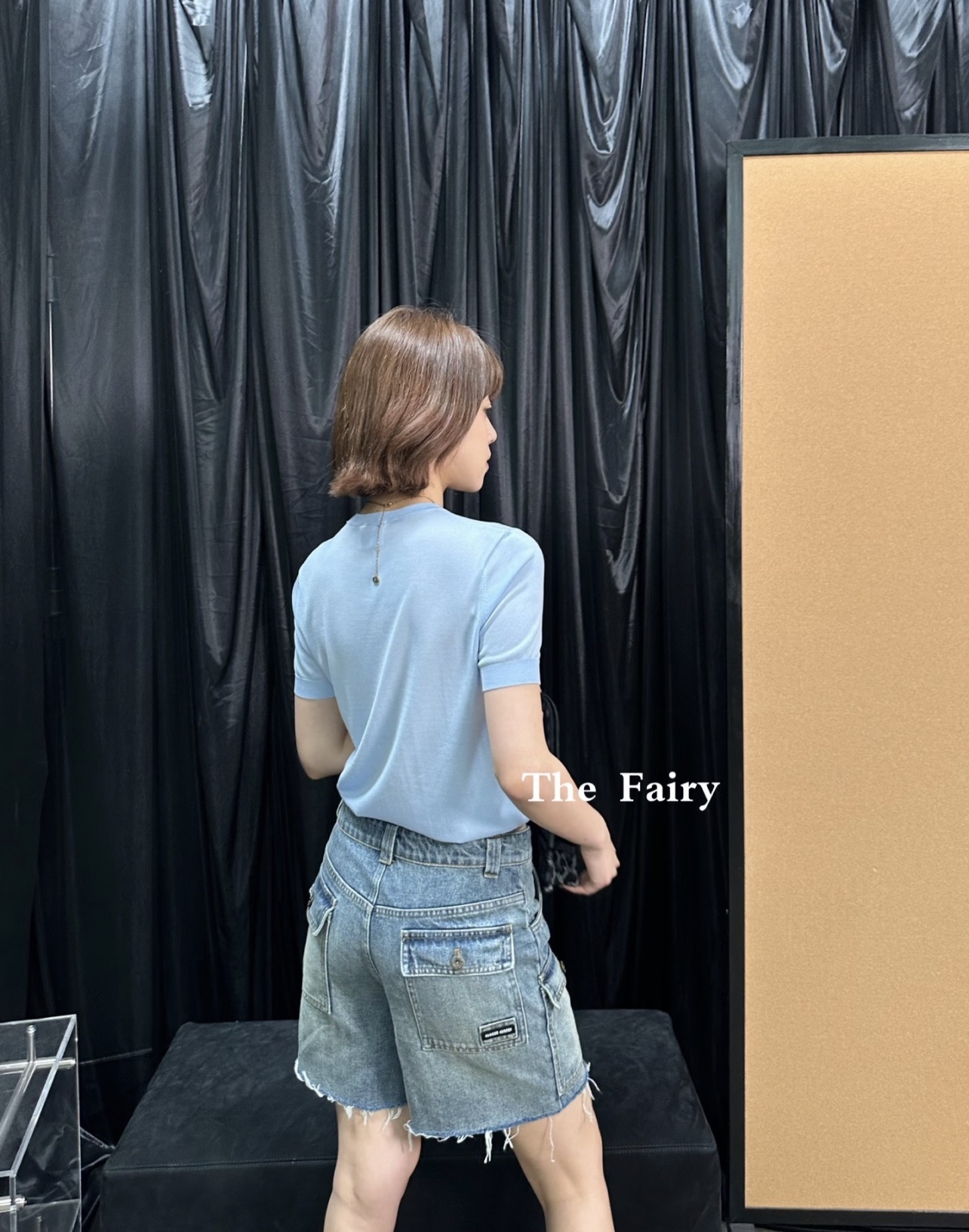 Miu 26春夏新款 工装牛仔短裤 复古做旧质感超有范!多口袋设计实用又时髦，宽松版型+毛边裤脚 随性又