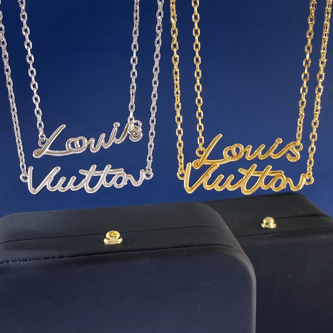 Louis Vuitton LV路易威登百搭简约设计艺术手写字体金属光面镂空字母双层链条项链 黄铜材质 金银2色 重约8.2g