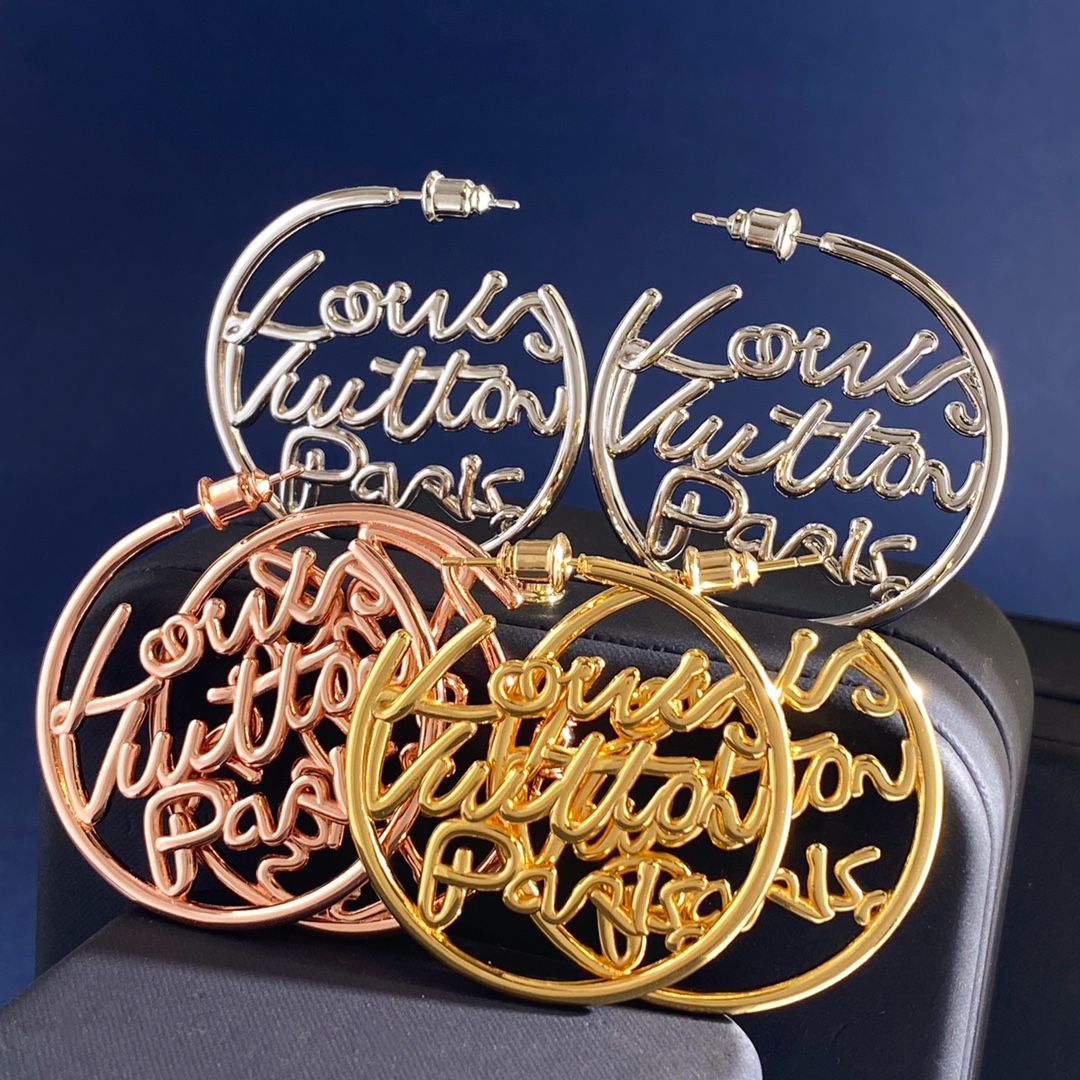 Louis Vuitton LV路易威登欧美 个性艺术手写字体光面镂空圆形圆圈字母耳环 黄铜材质 金银玫3色 重约15g