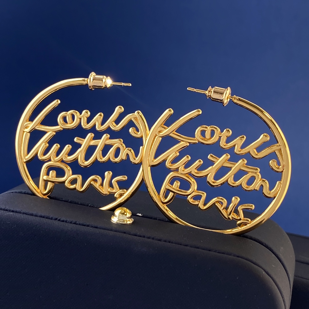 Louis Vuitton LV路易威登欧美 个性艺术手写字体光面镂空圆形圆圈字母耳环 黄铜材质 金银玫3色 重约15g