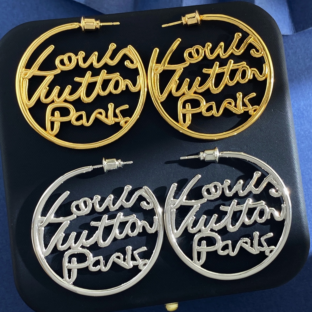 Louis Vuitton LV路易威登欧美 个性艺术手写字体光面镂空圆形圆圈字母耳环 黄铜材质 金银玫3色 重约15g