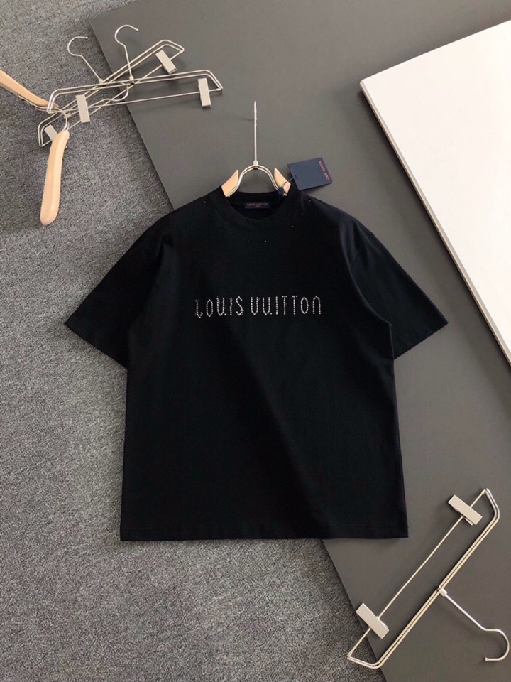 Louis Vuitton 路易威登 LV 驴牌（高版本）\n1V 2026SS早春新款重工烫钻短袖圆领