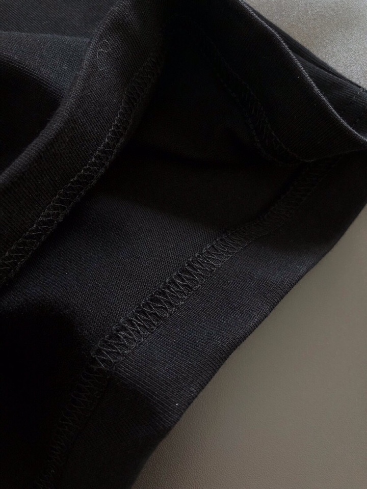 Louis Vuitton 路易威登 LV 驴牌（高版本）\n1V 2026SS早春新款重工烫钻短袖圆领