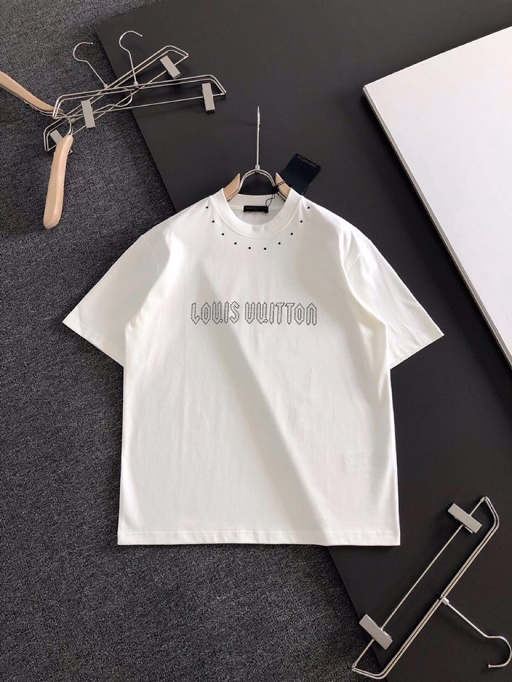 Louis Vuitton 路易威登 LV 驴牌（高版本）\n1V 2026SS早春新款重工烫钻短袖圆领