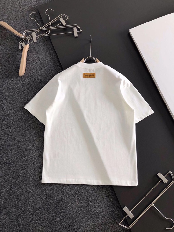 Louis Vuitton 路易威登 LV 驴牌（高版本）\n1V 2026SS早春新款重工烫钻短袖圆领