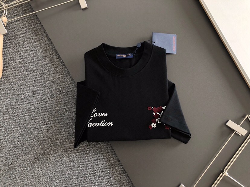 Louis Vuitton 路易威登 LV 驴牌（高版本）\n1V 2026SS早春新款重工印花加植绒工