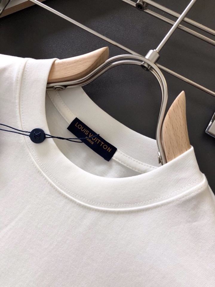 Louis Vuitton 路易威登 LV 驴牌（高版本）\n1V 2026SS早春新款重工印花加植绒工