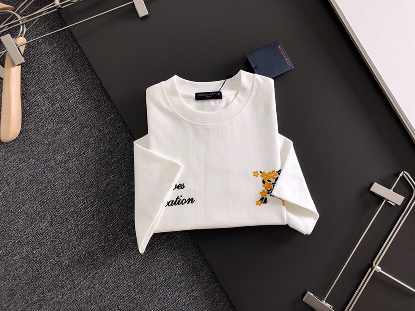 Louis Vuitton 路易威登 LV 驴牌（高版本）\n1V 2026SS早春新款重工印花加植绒工