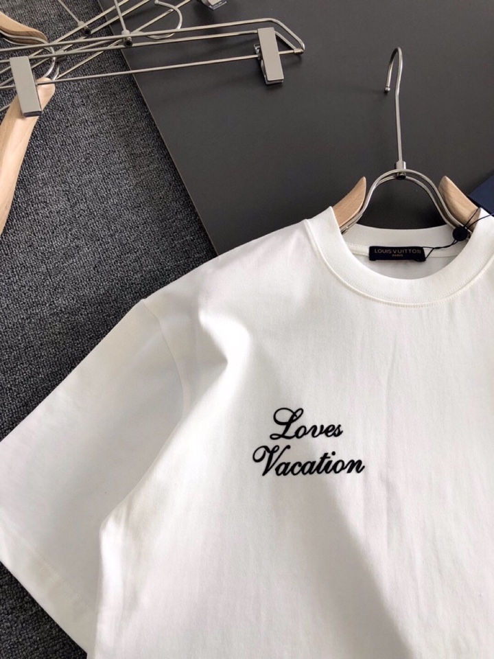 Louis Vuitton 路易威登 LV 驴牌（高版本）\n1V 2026SS早春新款重工印花加植绒工