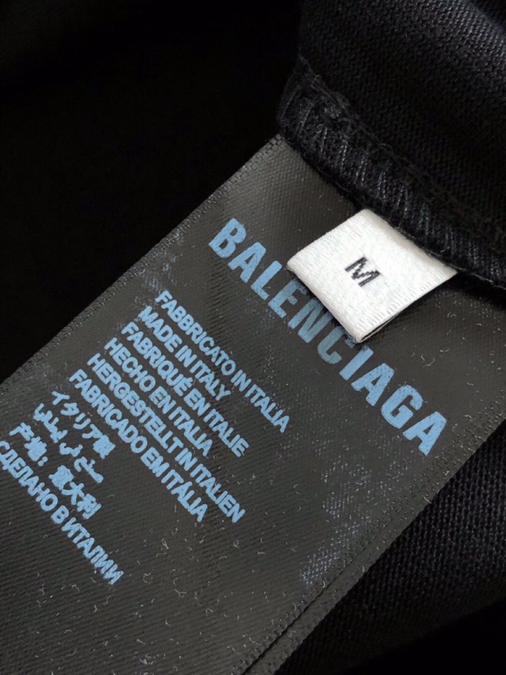 BALENCIAGA 巴黎世家（高版本）\nBAL 2026SS早春新款重工刺绣工艺短袖圆领T恤，定织定