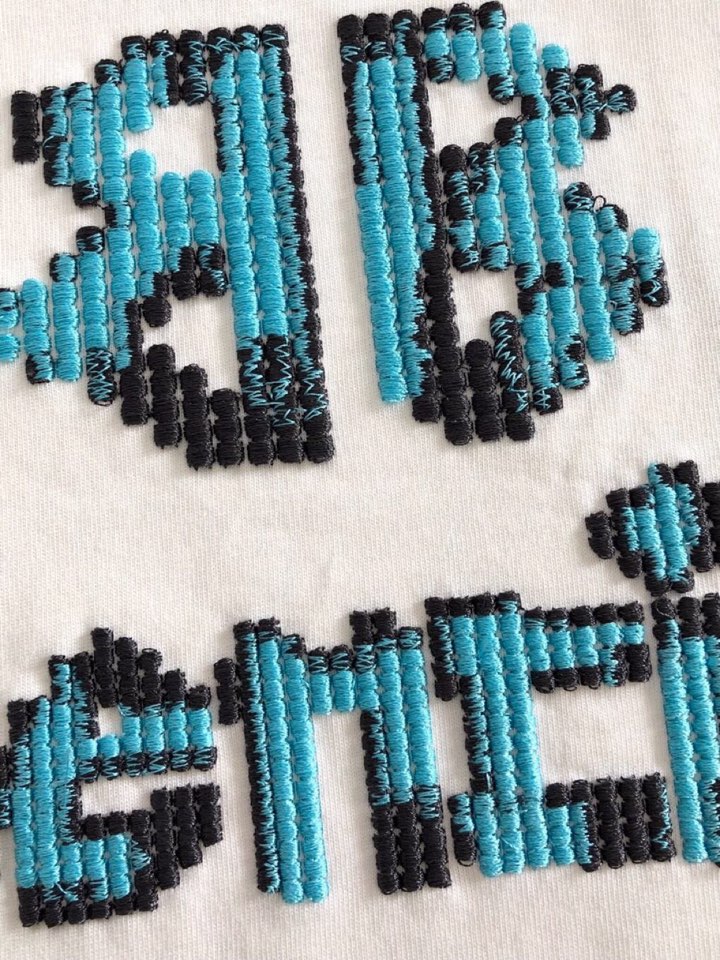 BALENCIAGA 巴黎世家（高版本）\nBAL 2026SS早春新款重工刺绣工艺短袖圆领T恤，定织定